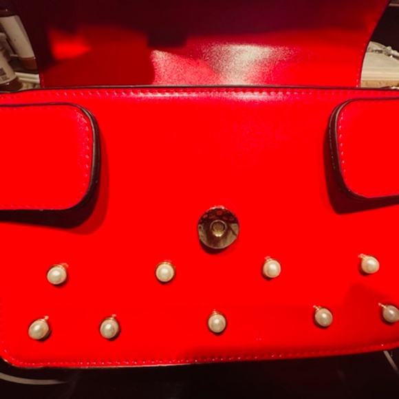 BRAND NEW! Adorable Red Bee Bag w/Red, White, Blue Long Handle Strap! Never Worn - Picture 11 of 12
